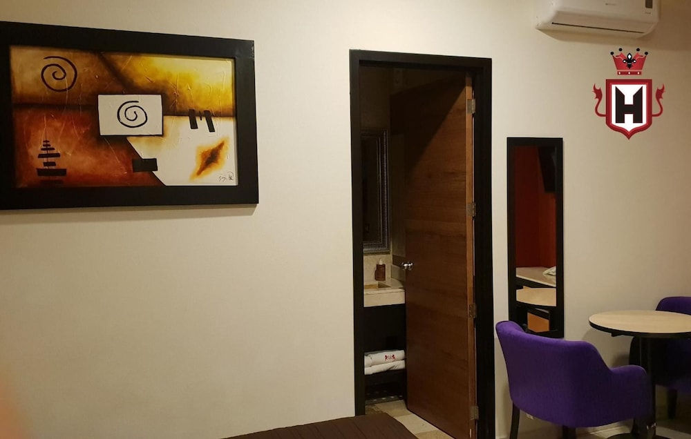 Hotel Leones 20/37