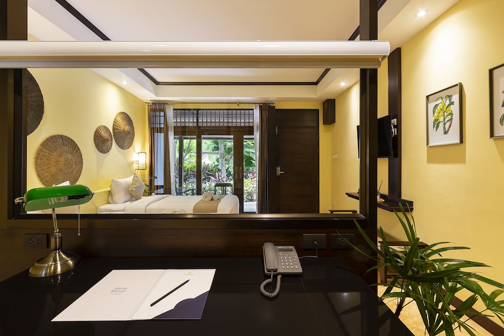Ratchapruek Lanna Boutique 49/50