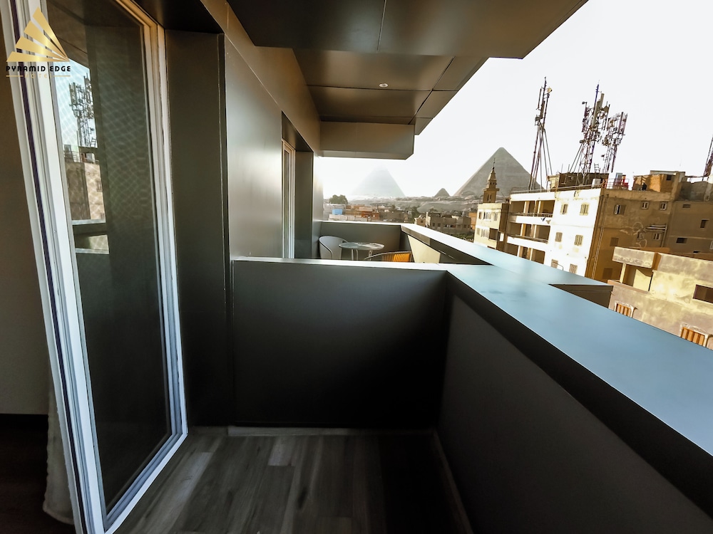 Pyramid Edge Hotel in GIZA