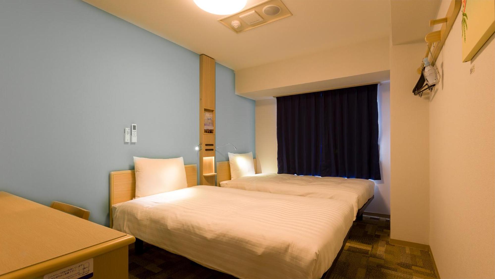 غرفة بسريرين منفصلين للمدخنين، Toyoko Inn JR Wakayama-eki Higashi-guchi 9/10