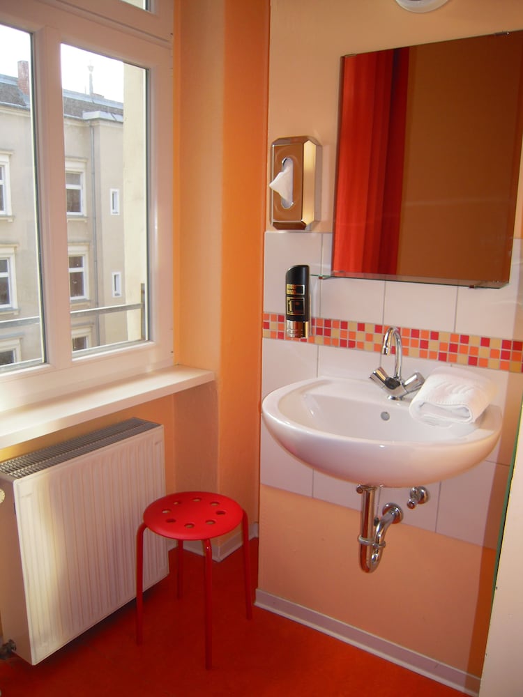HappyGoLucky Hotel + Hostel 46/52