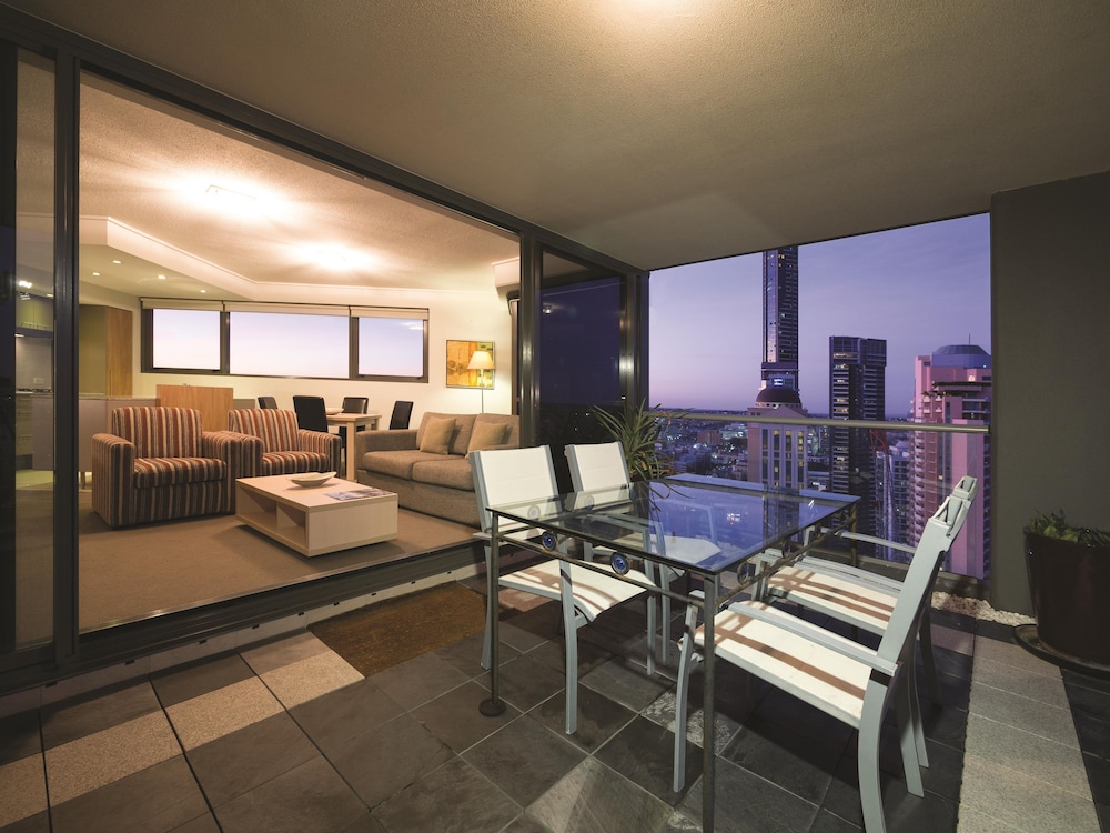 Oaks Brisbane Aurora Suites 36/74