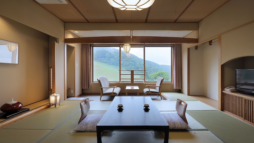 Japanese, 5 Futon Beds, South Wing