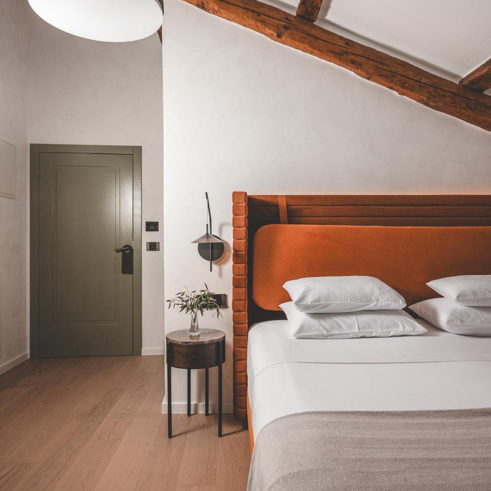 COMFORT, DOUBLE BED