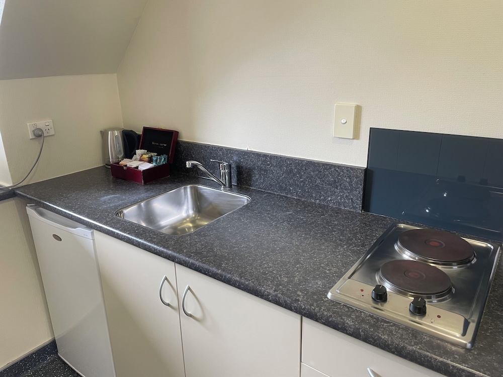 Allan Court Motel 66/66