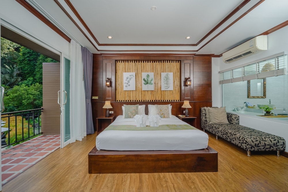 DELUXE, DOUBLE BED, POOL VIEW