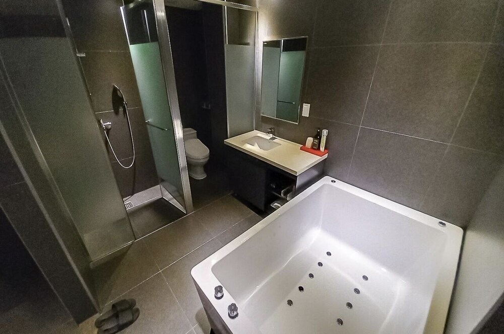 Suwon Station Myeongjak Hotel 51/57