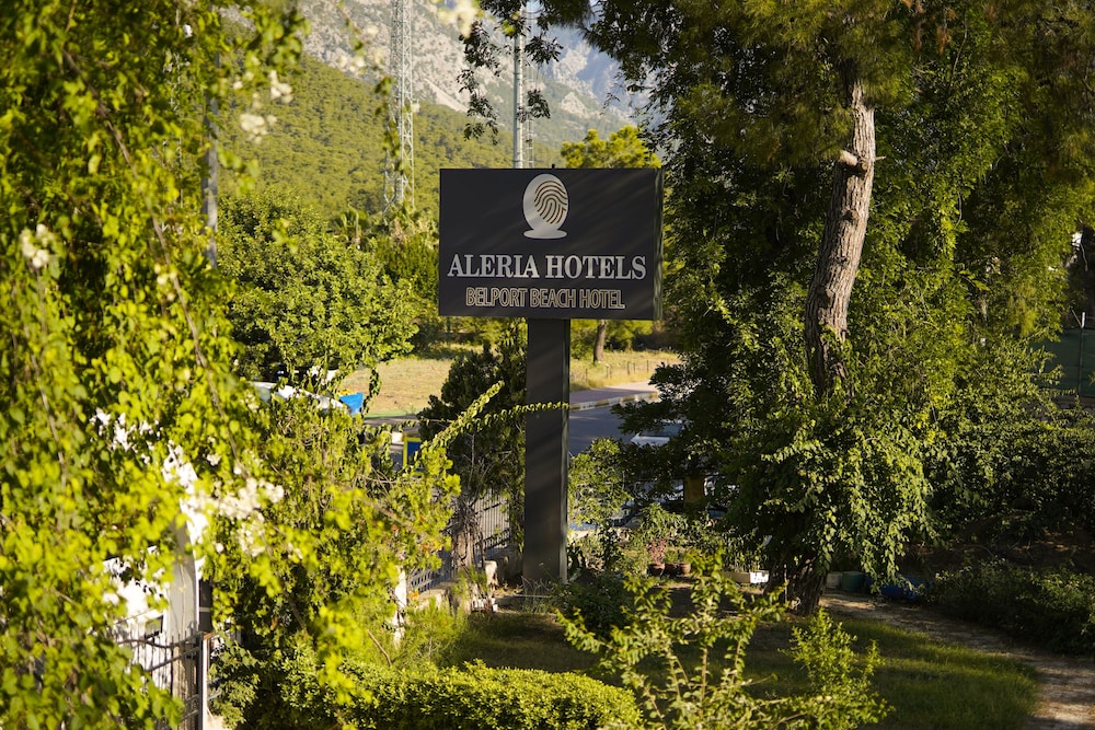 Aleria Belport Beach Hotel 67/71