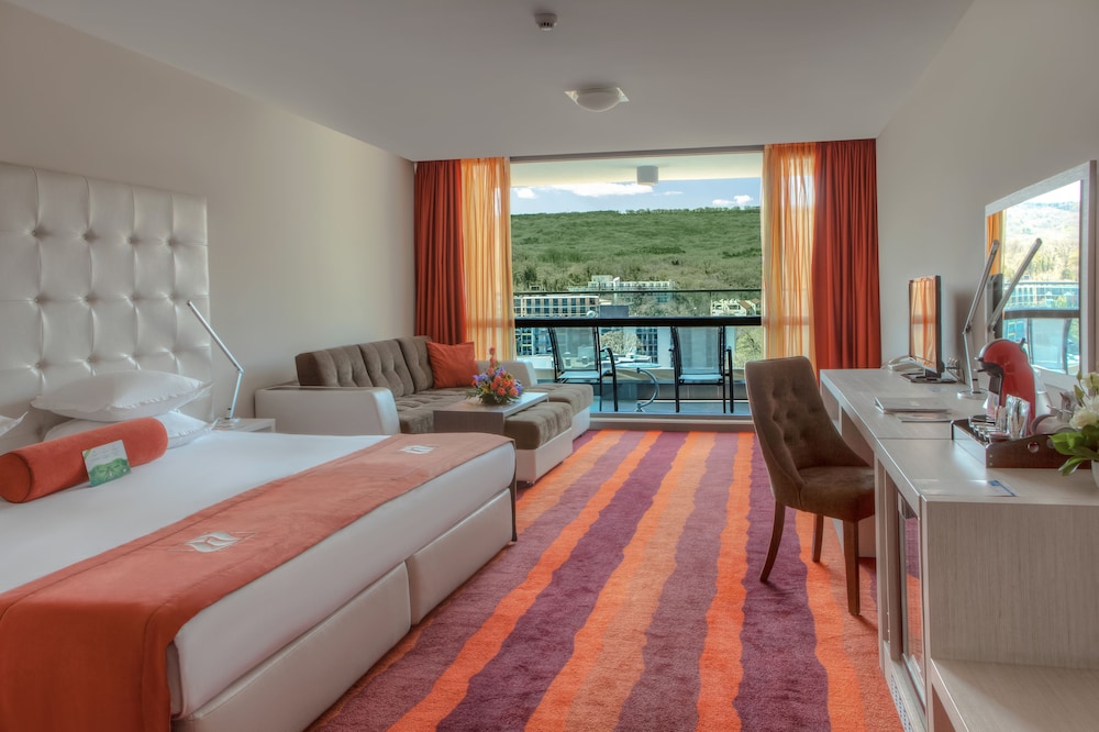 International Hotel Casino Tower Suites 14/50