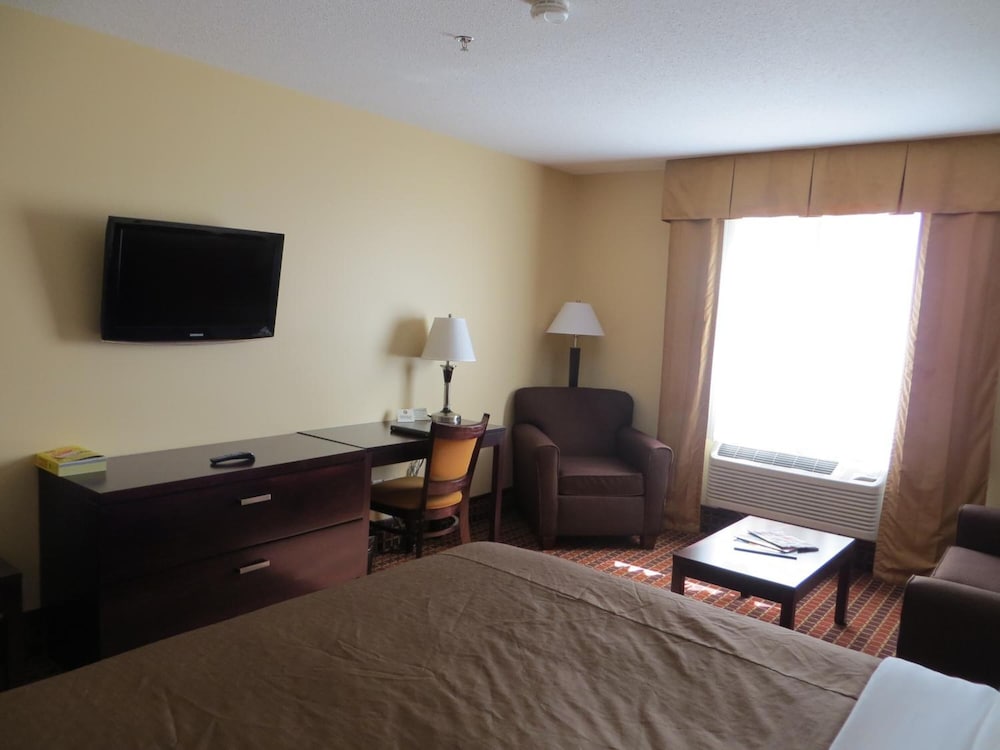Poplar Tree Inn 27/35