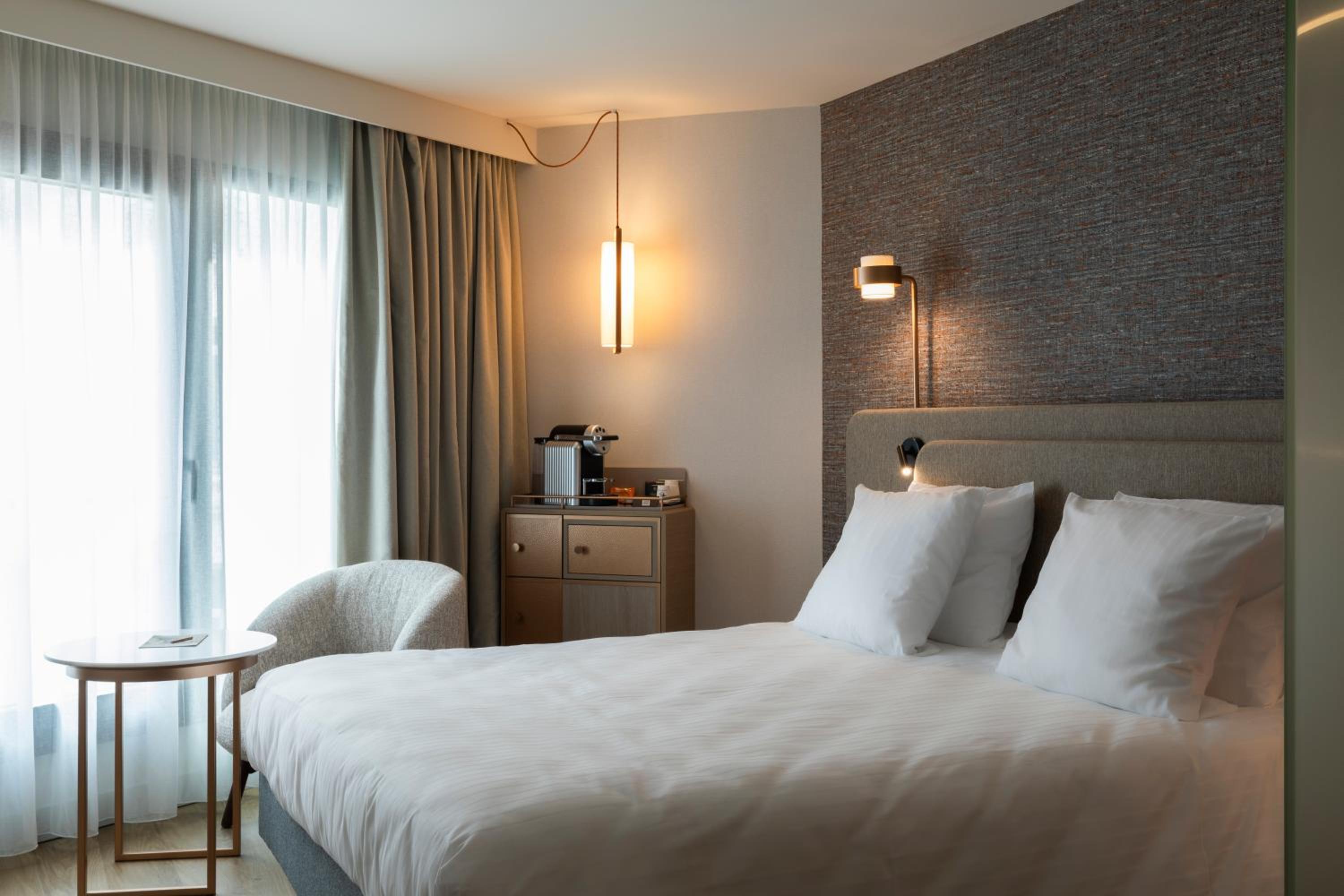 Privilege, Queen Bed, Lateral Side Sea View