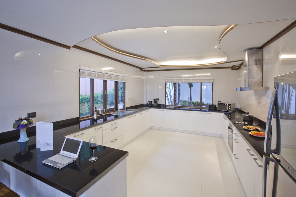 PARADISE ISLAND ESTATE 38/76