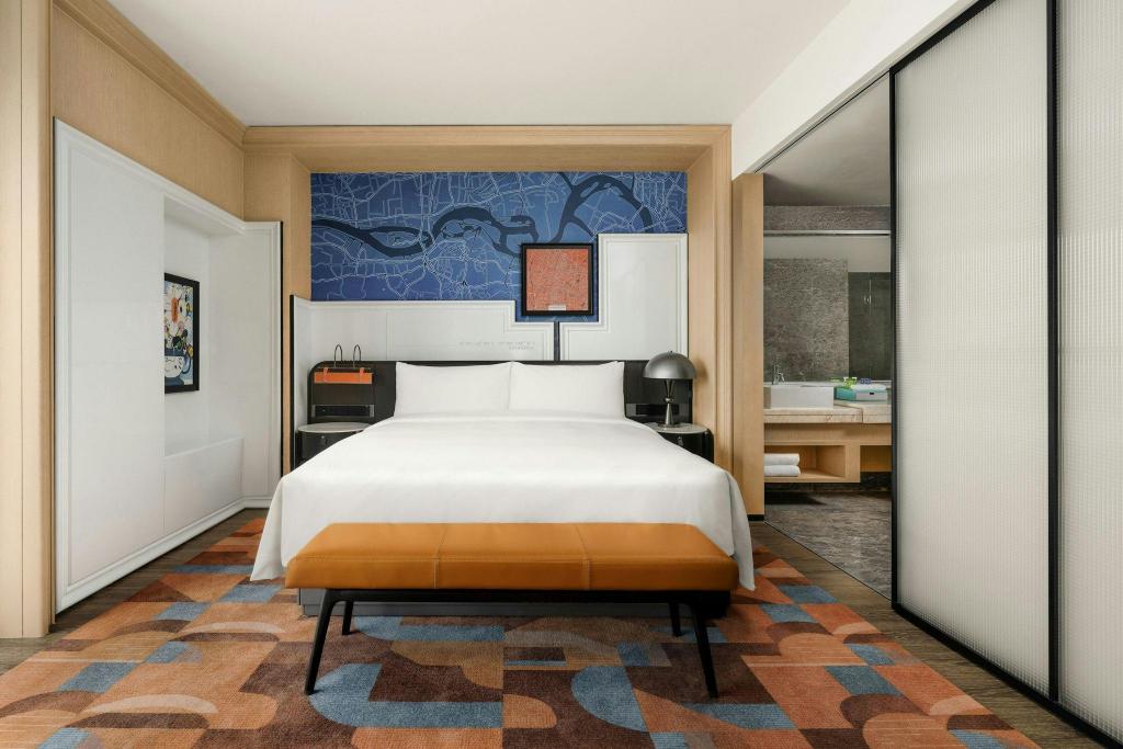 Executive, Suite, King Bed, City View, Club Lounge Access
