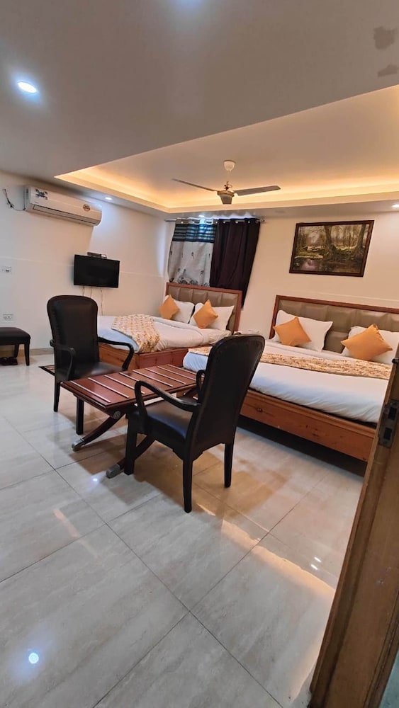 Airport Hotel Mahal 49/50