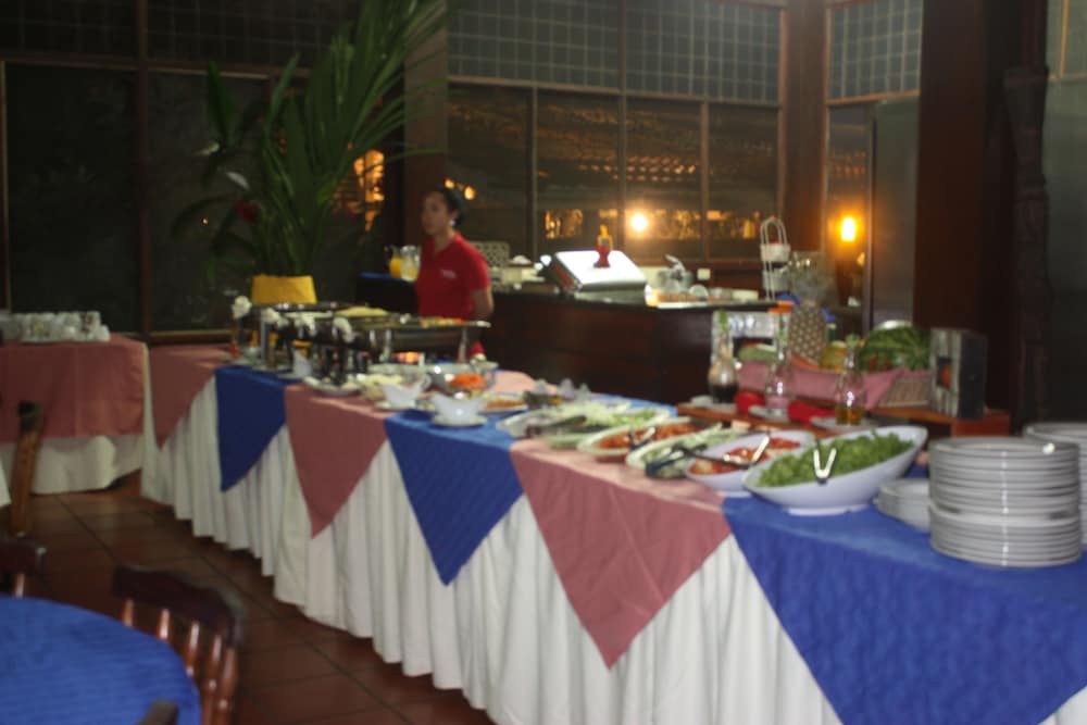Hotel Rana Roja Lodge 50/50