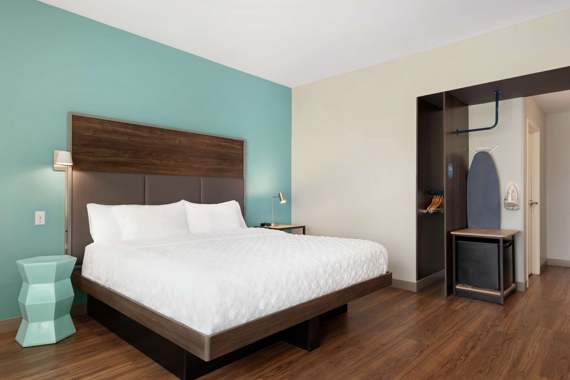 ROOM, KING BED, ACCESSIBLE