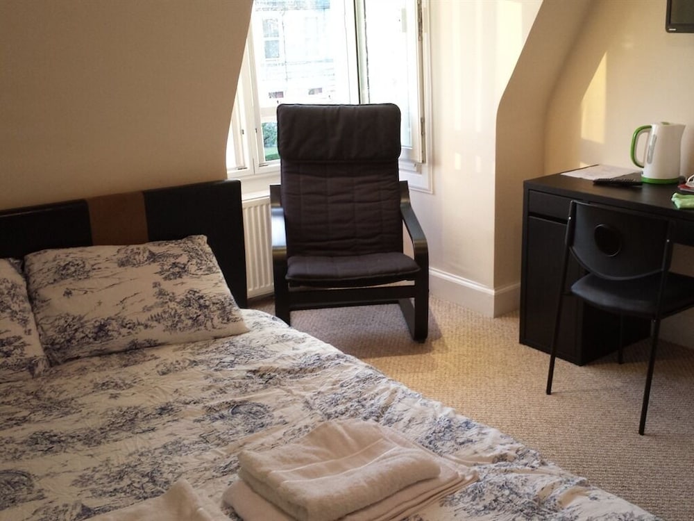 Edinburgh Holiday Guest House 26/40