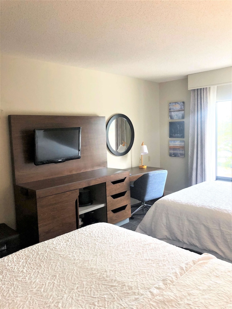 Hampton Inn And Suites Norfolk Airport 8/46