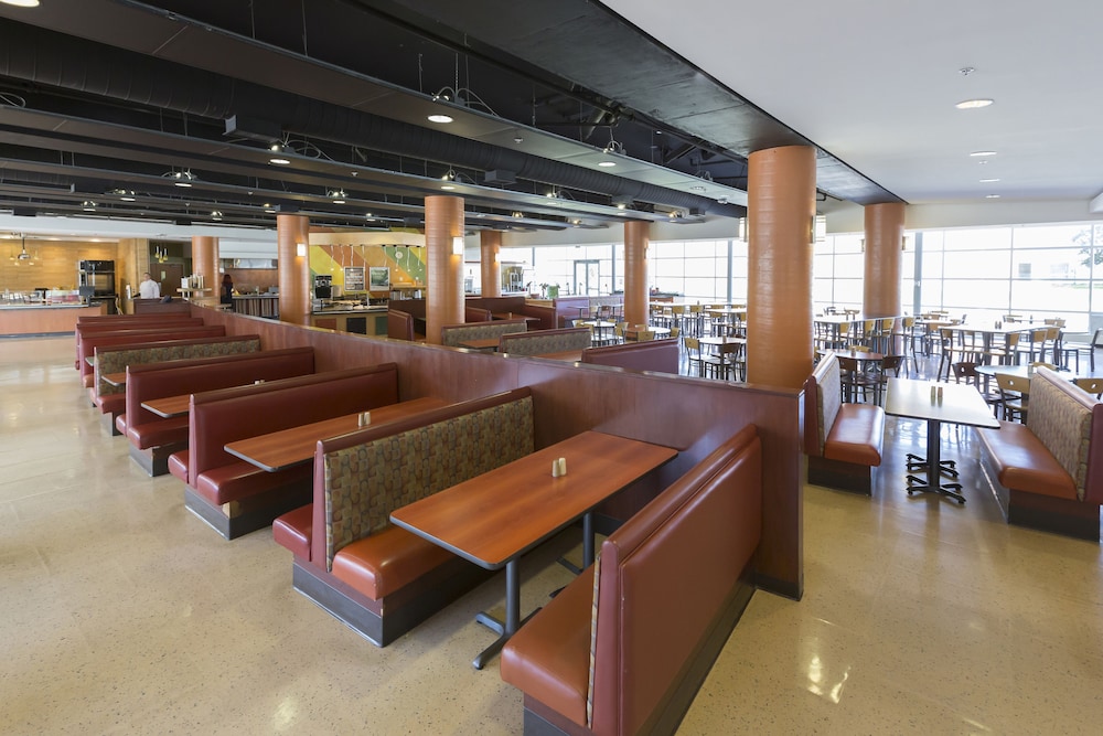 Residence & Conference Centre - Oshawa 16/22
