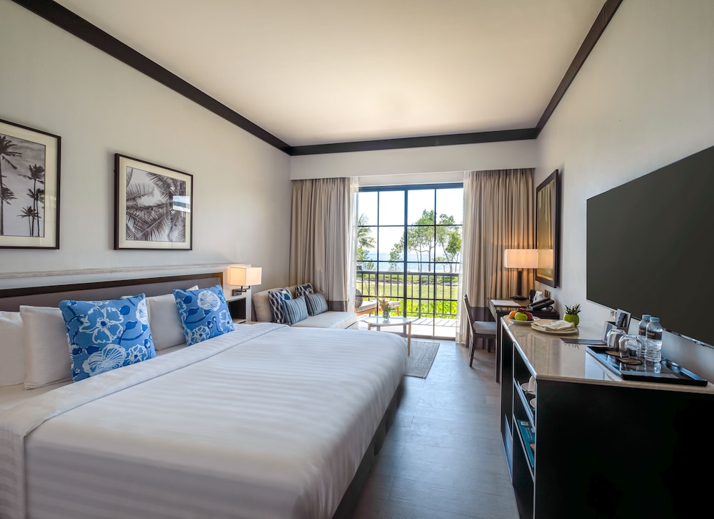 Ocean, Deluxe, King Bed, Balcony