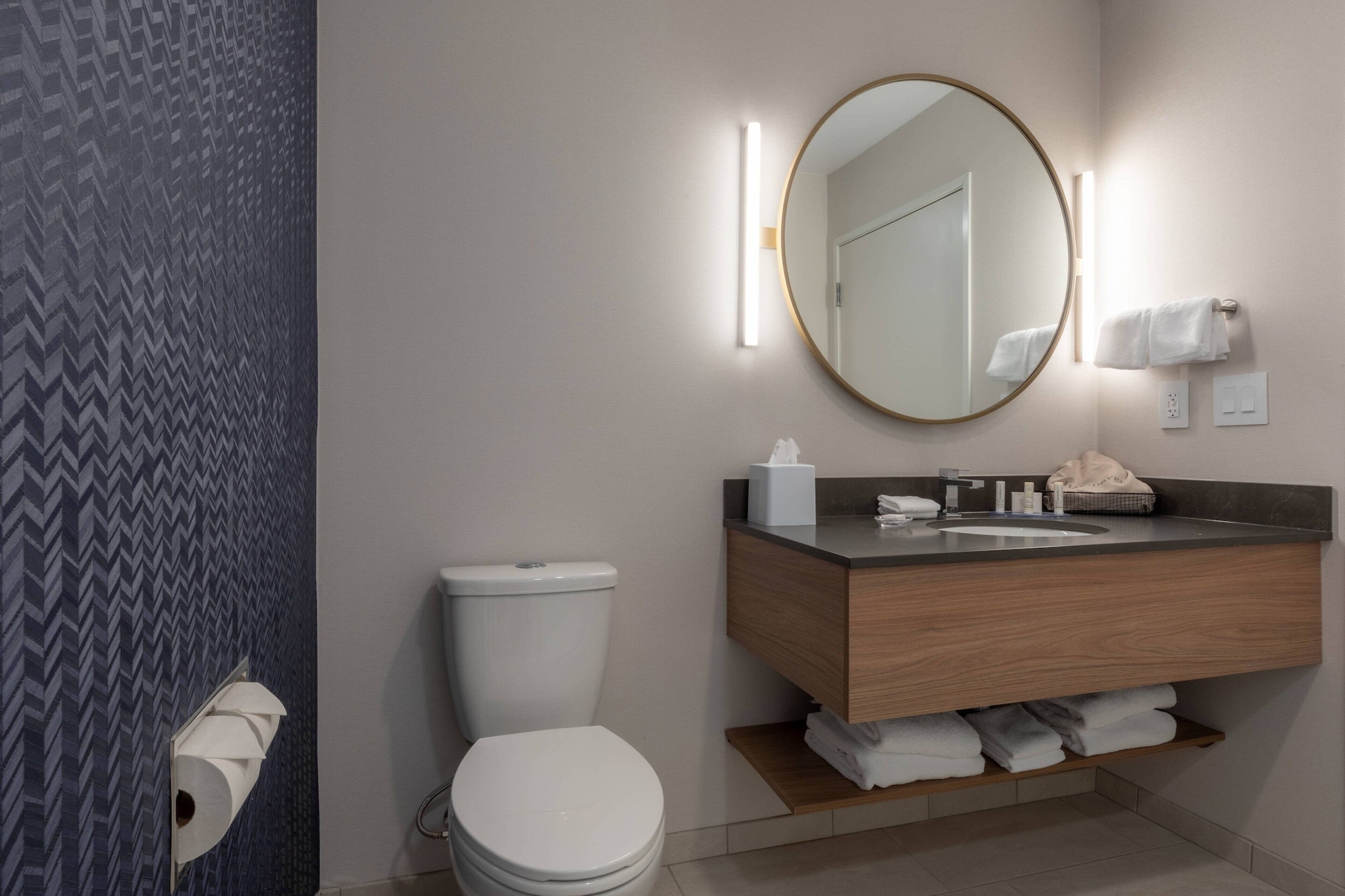 غرفة بسرير كينج، Fairfield Inn & Suites by Marriott Revelstoke 8/10