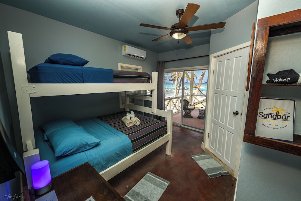 Sandbar Beachfront Hostel And Restaurant 52/74