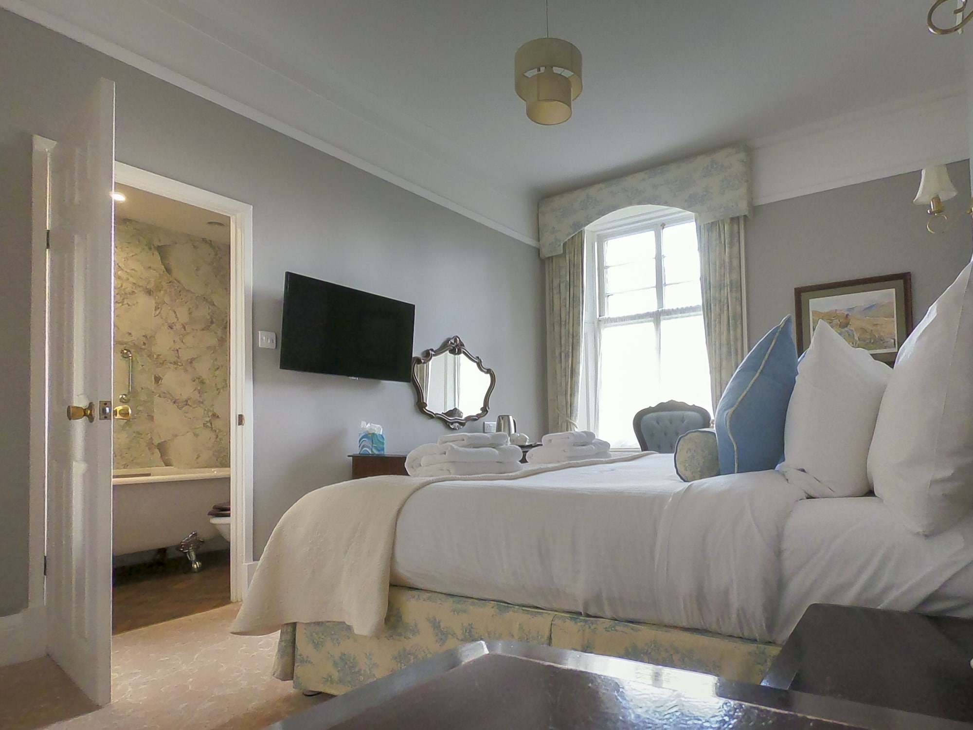 Room, Double or Twin Bed, Preferred View, Large