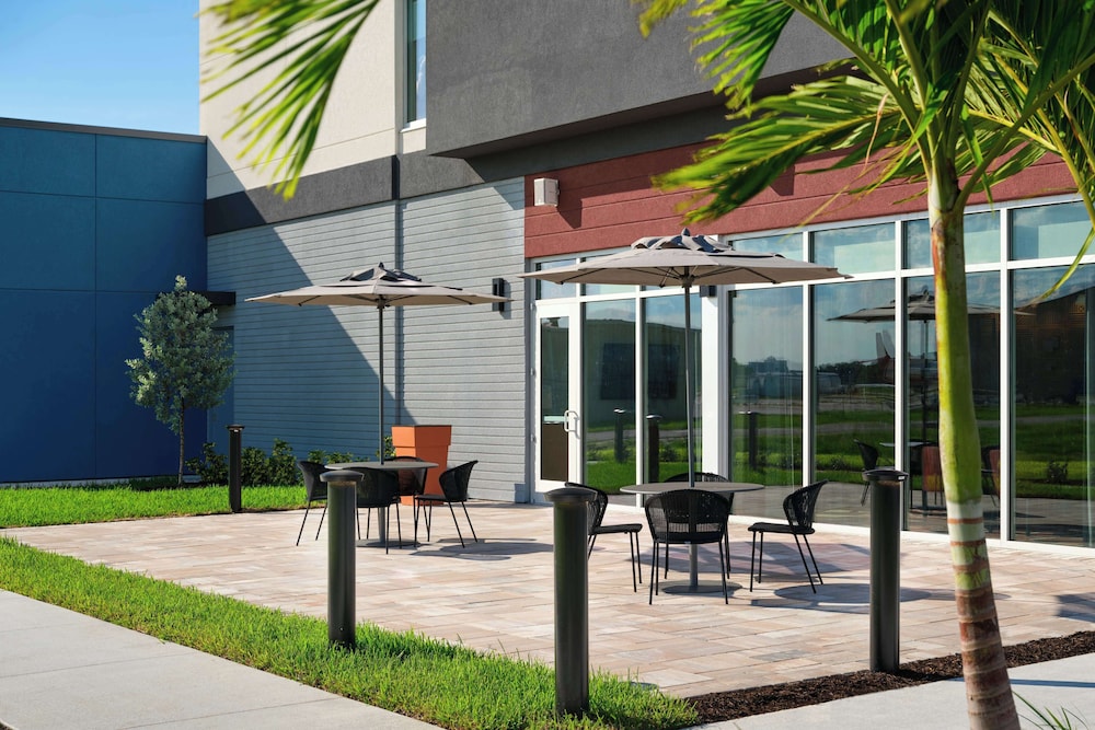 Hyatt Place Melbourne Airport 57/63