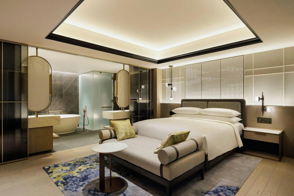 1 Bedroom, Presidential, Imperial, Suite, King Bed, Harbour View, Balcony, Club Lounge Access