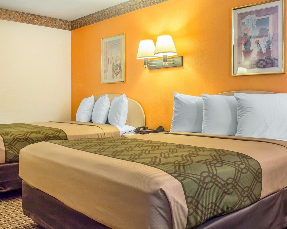 Quality Inn Winslow I-40 8/31