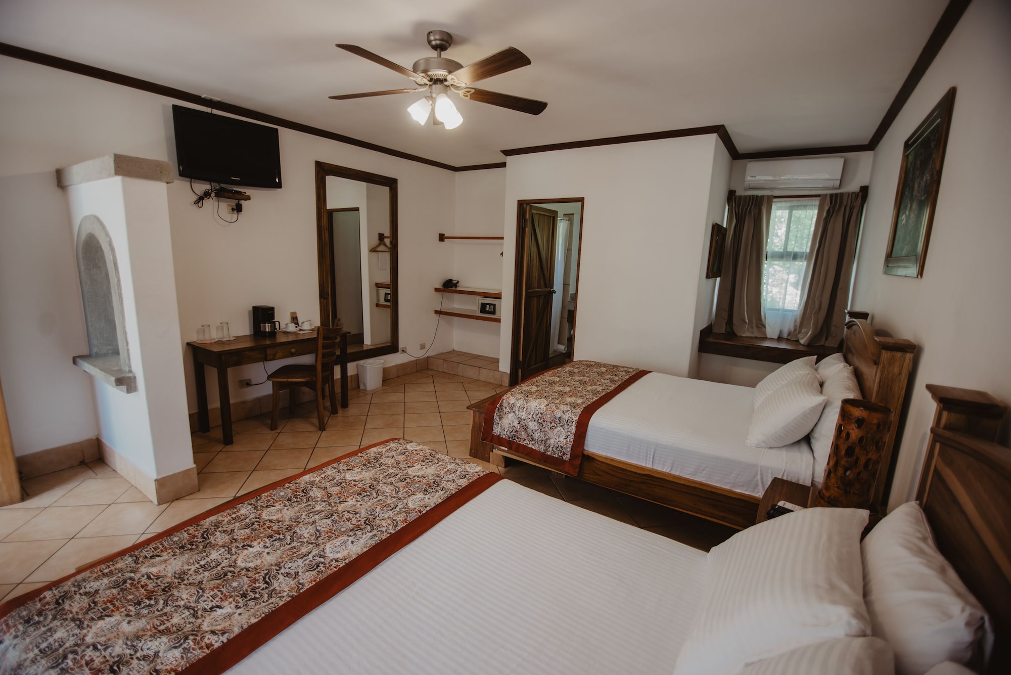 غرفة سوبيريور بسرير مزدوج، Hacienda Guachipelin Hotel 2/9