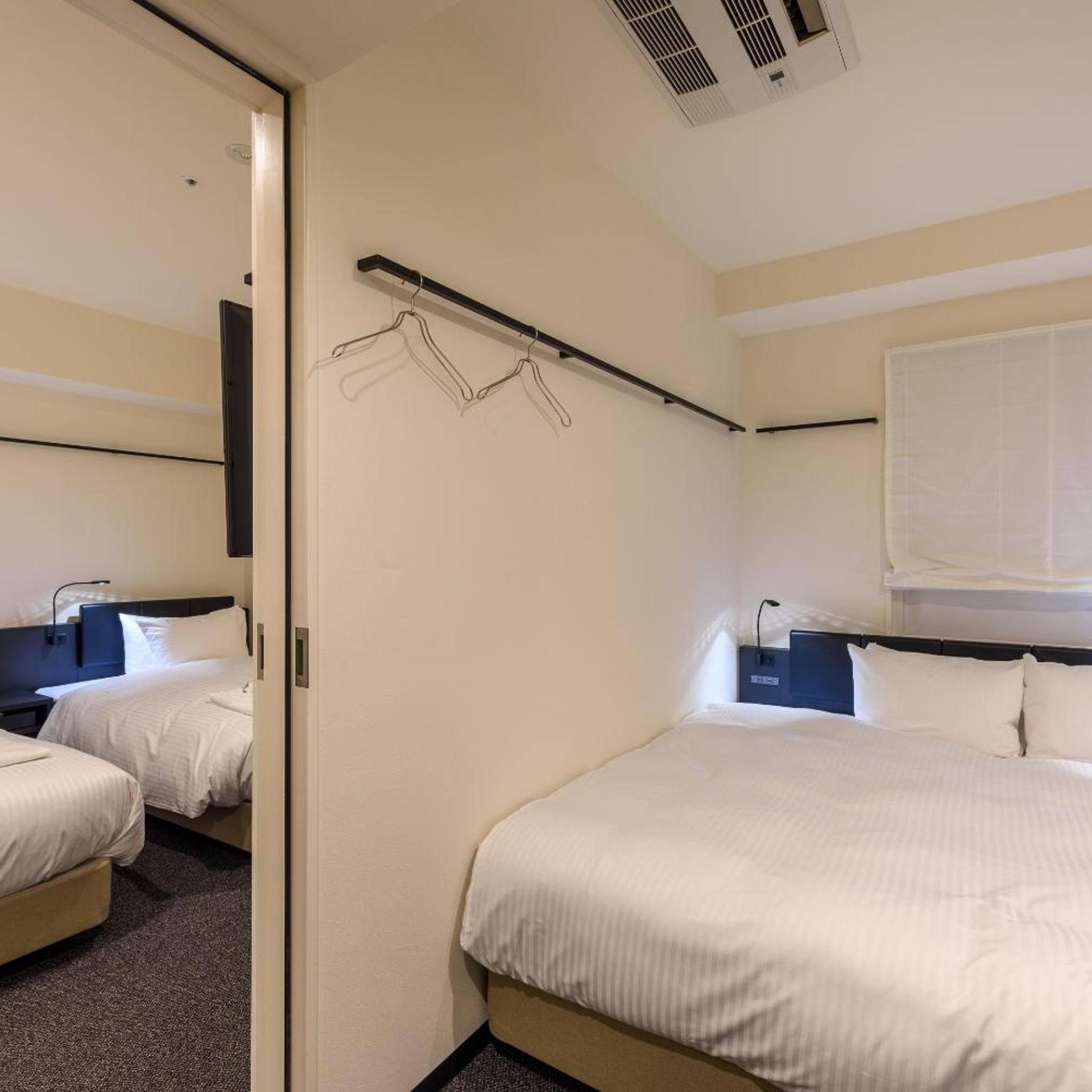 Room, Triple