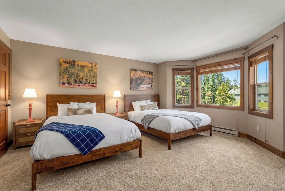 جناح بفراش فوتون وسريرين كوين بمنطقة جلوس، Duck Inn Lodge 2/3