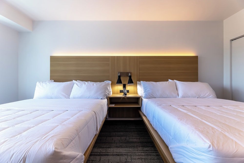 Hotel Mai Downtown Long Beach 20/60