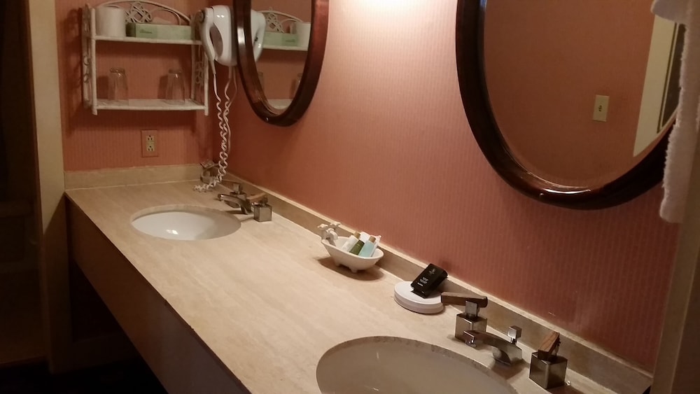 The Mendocino Hotel and Garden Suites 44/47