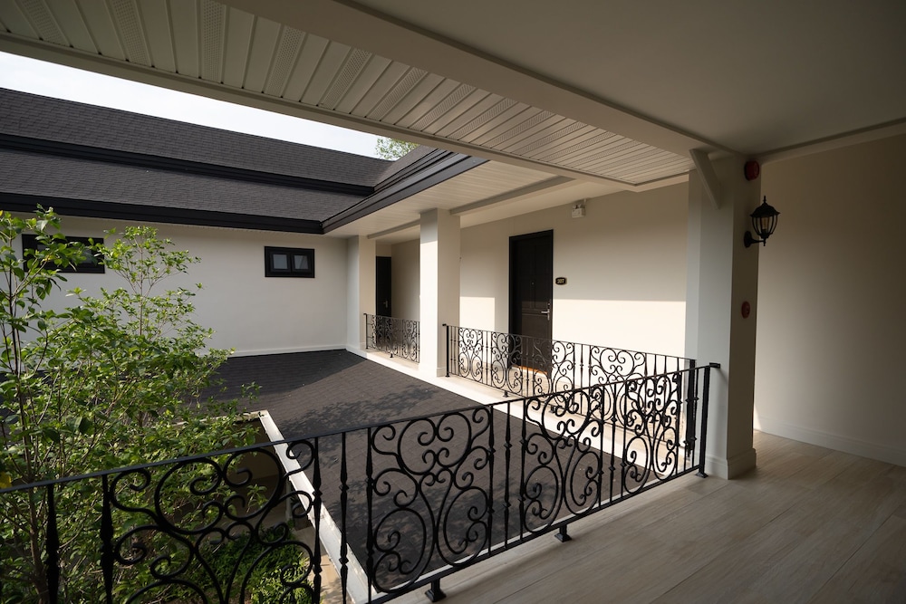 Merchant Villa 3/50