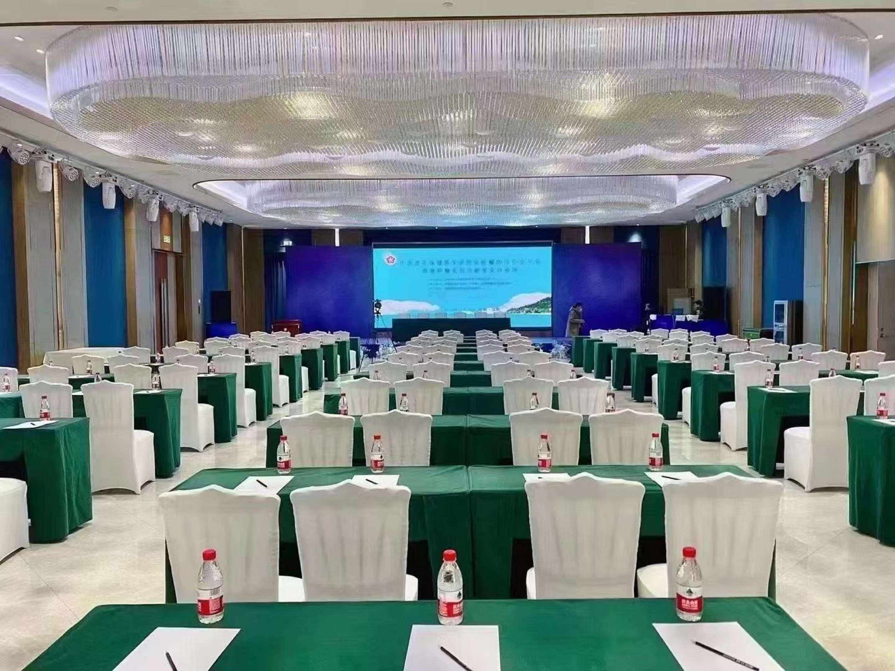 Mercure Xinyang East Railway Station 25/30