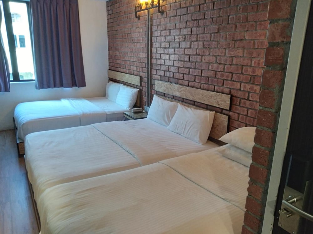 Brick Box Hotel 13/45