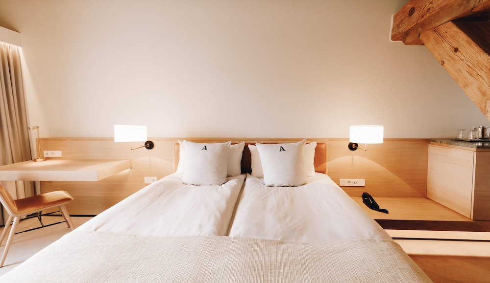 Deluxe, King Bed, Water Front