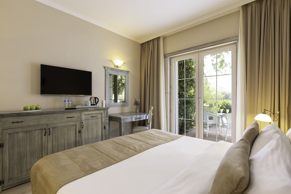 Deluxe, Queen Bed, Garden View, Terrace