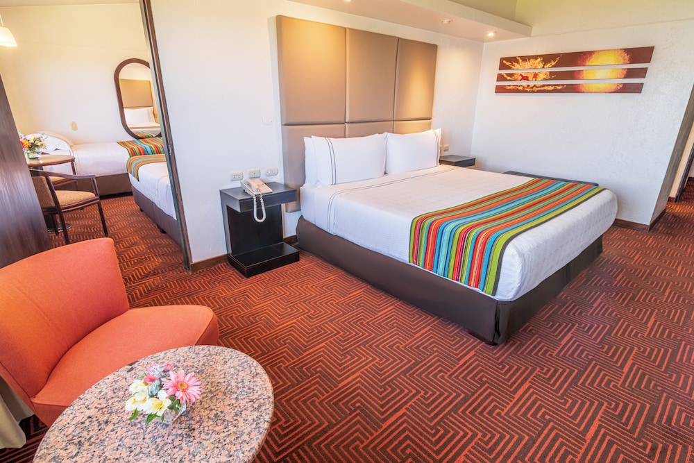 غرفة ثلاثية بسريرين مزدوجين بإطلالة على البحيرة، Sonesta Hotel Posadas del Inca Puno 2/8