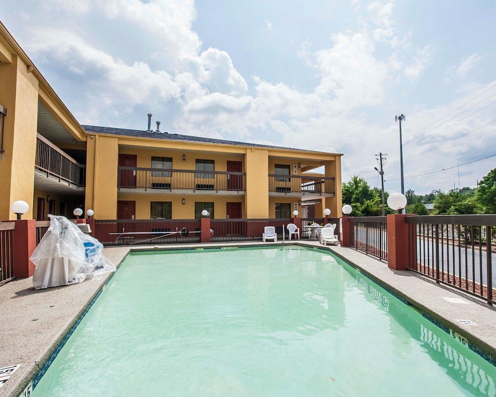Econo Lodge Inn & Suites Tuscaloosa I-20 5/37