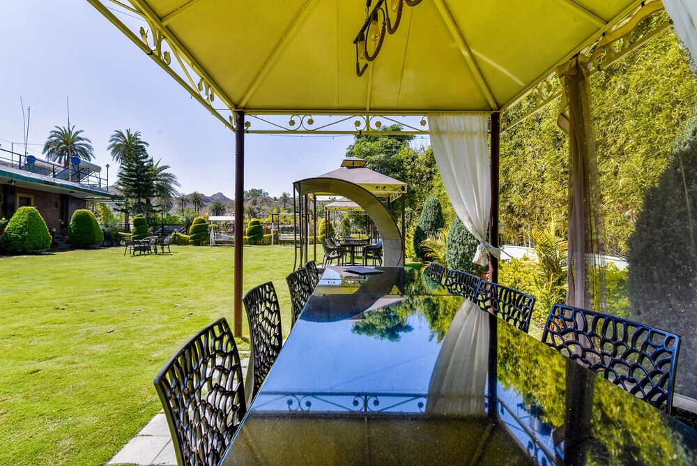 Royal Garden Retreat 23/25