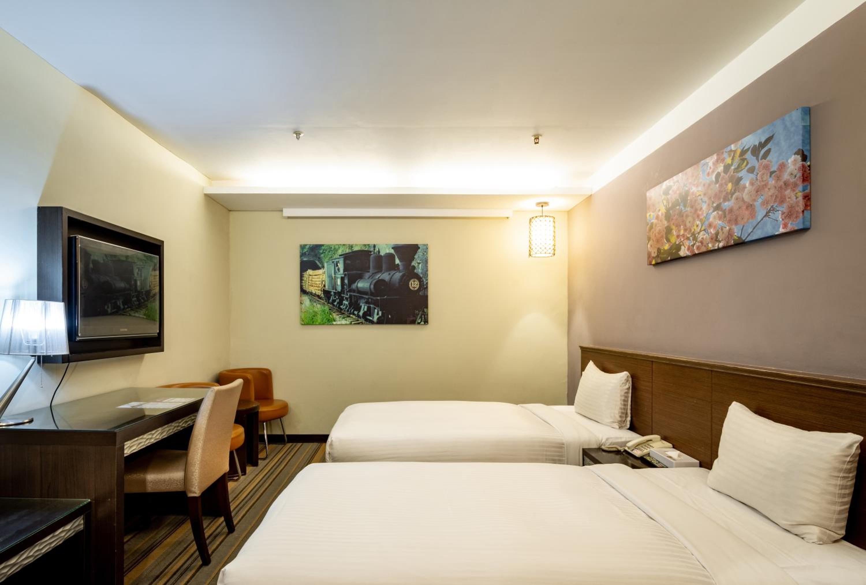 Standard, Twin Beds, No Window