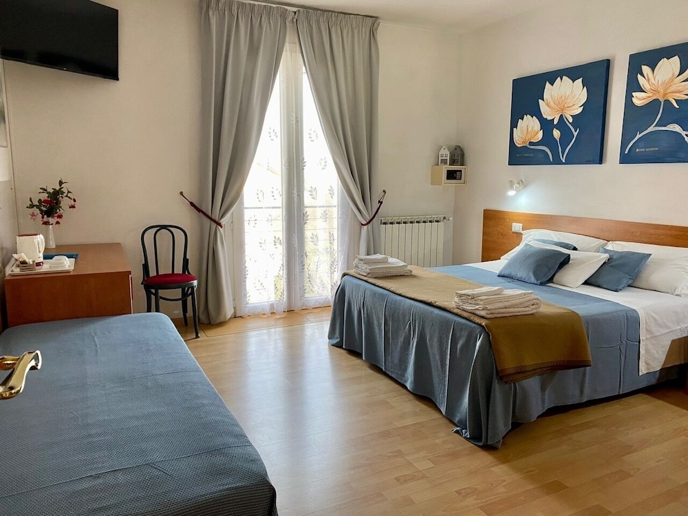 Bed And Breakfast Dream 13/50