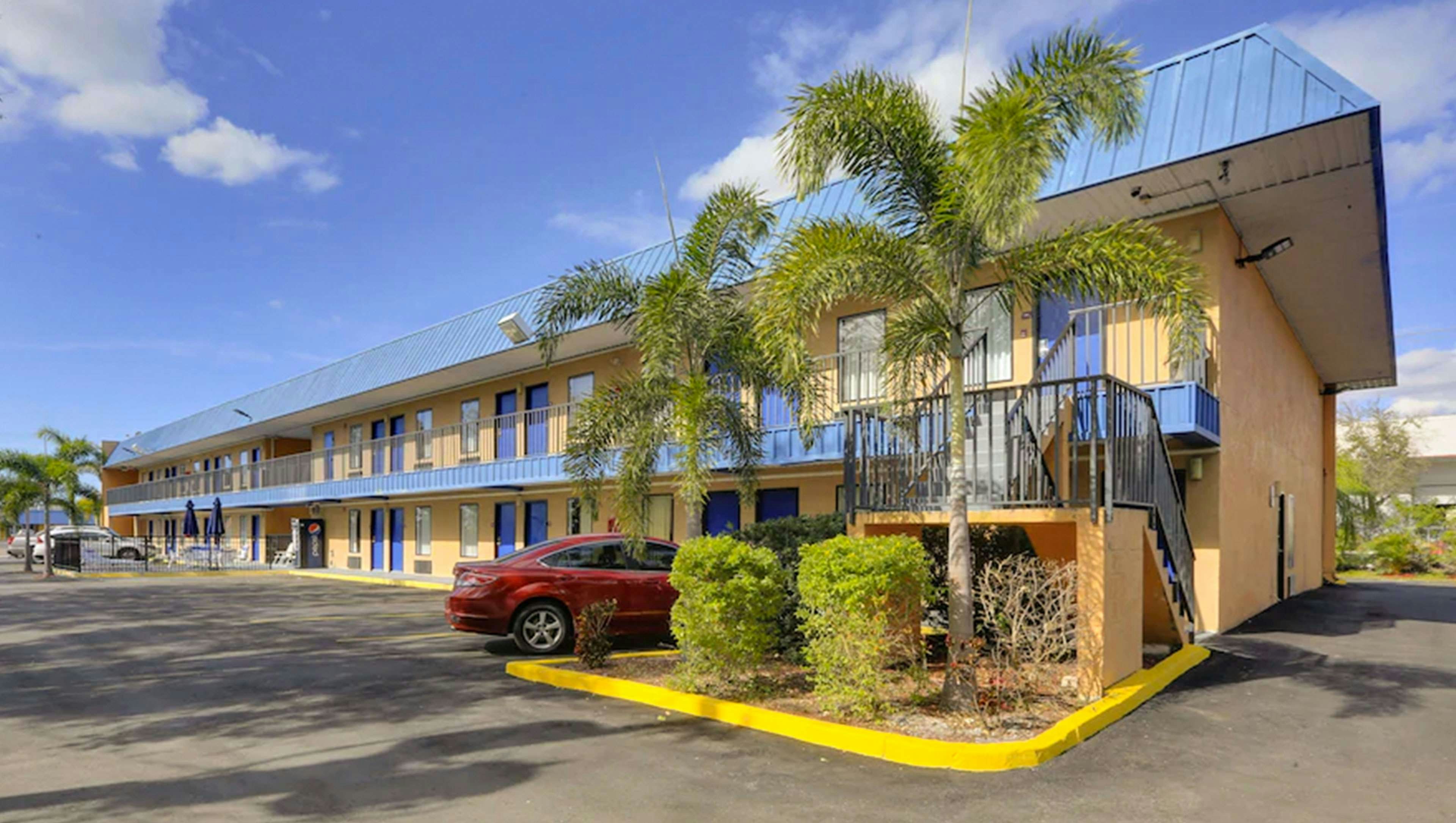 M STAR BRADENTON 50/57