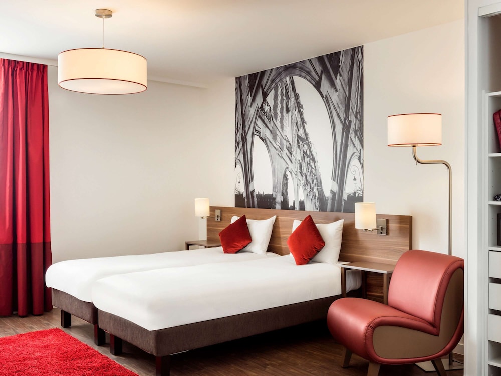 STUDIO, TWIN BEDS
