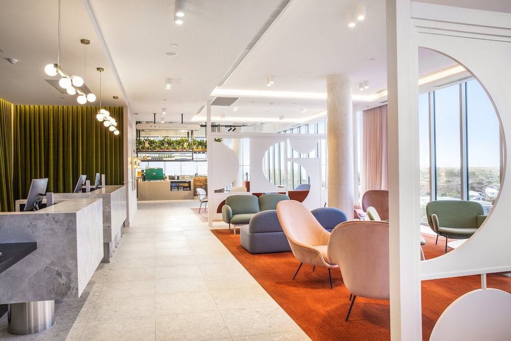 HOLIDAY INN WERRIBEE 8/75