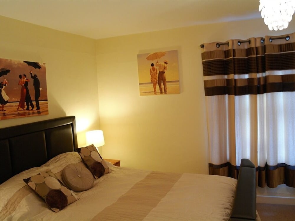 Bay Tree House B Amp B 17/48
