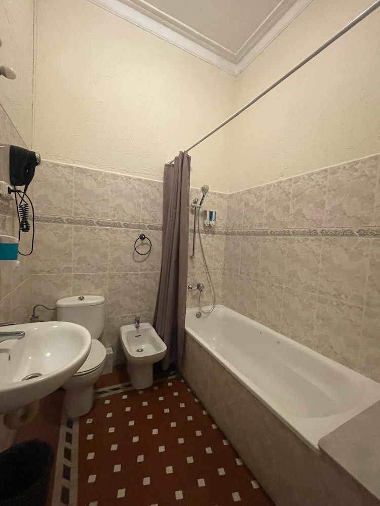 Hostal Balmes Centro 44/50